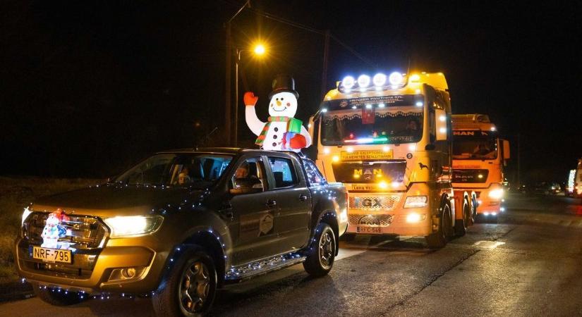 III. Karácsonyi Terepjárós és Kamionos Felvonulás - a díszes járműveknek mindenki csodájára járt
