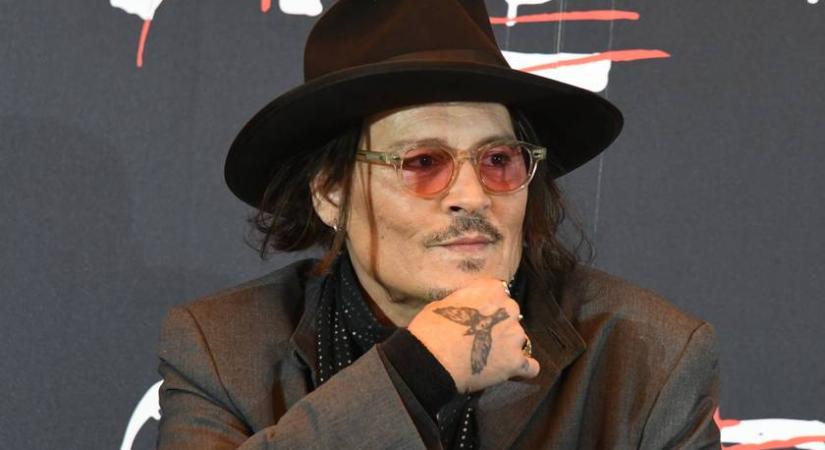Johnny Depp lánya ebbe a nőbe szeretett bele fülig: Lily-Rose és Danielle már 2 éve együtt vannak