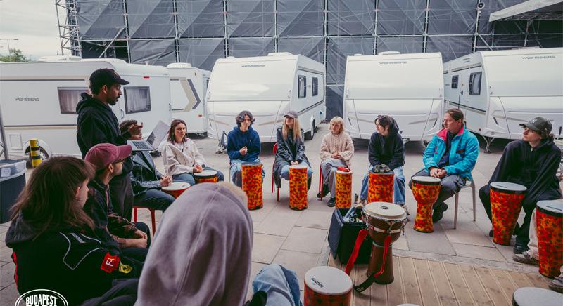Híd a zenészek között: Erdélybe érkezik a zenészek kedvenc alkotótábora