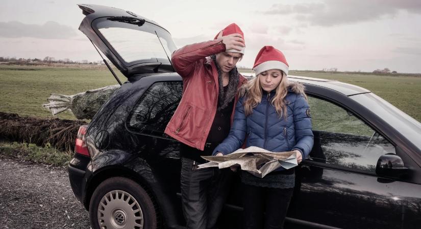 Nagy bajba kerülhetsz, ha így viszed haza a karácsonyfát – bírság is járhat érte