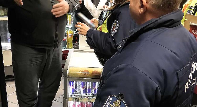 Az élelmiszerek mellett, drogot is árultak az óbudai kisboltban: két hónapra bezáratta a rendőrség az üzletet