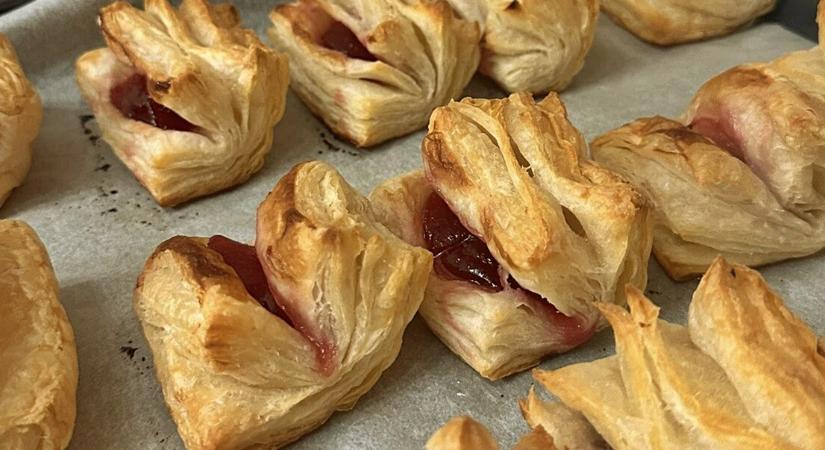 Villámgyors leveles tésztás virágfalatkák: csak 3 hozzávaló kell hozzá!