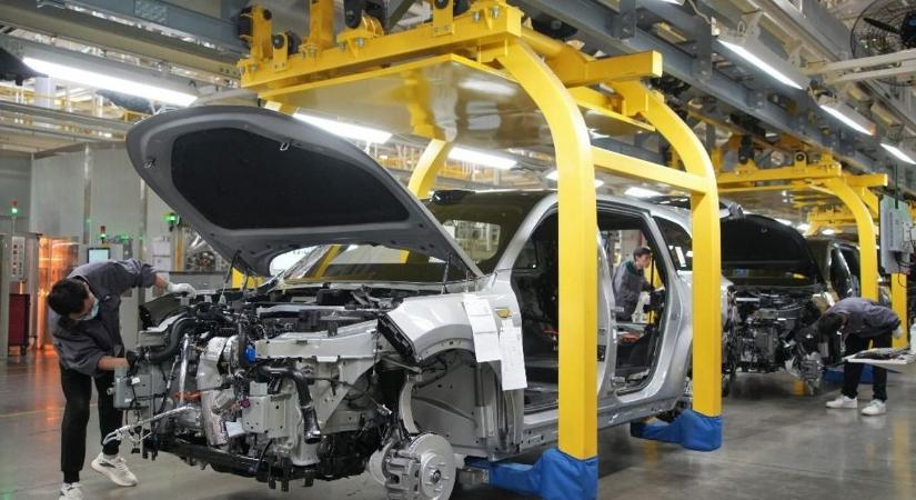 Megszabná Brüsszel a Kínából behozott autók árát, tárgyal is róla, a pekingieket azonban nem ejtették a fejükre