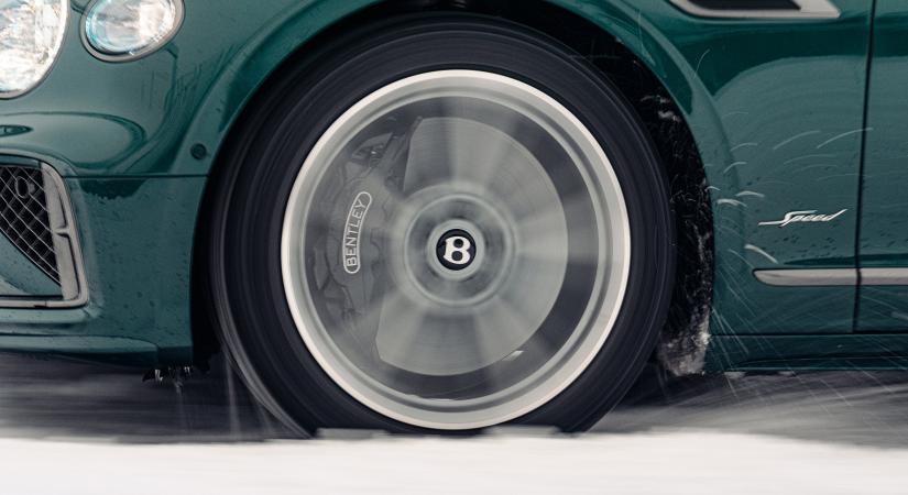 Cammogott, mégis rekordot döntött ez a Bentley