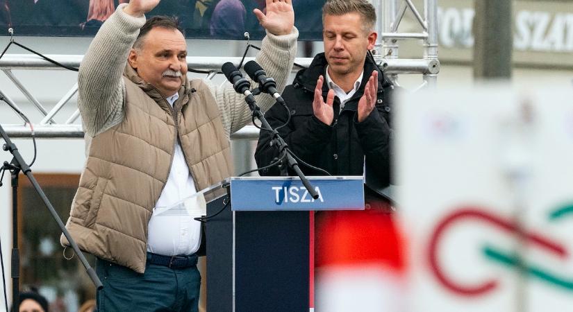 A mohácsi vész elől menekül Magyar Péter