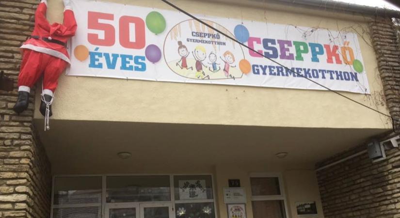 Nyomozás a Cseppkő Gyermekotthon kapcsán: egy év alatt sem történt gyanúsítotti kihallgatás