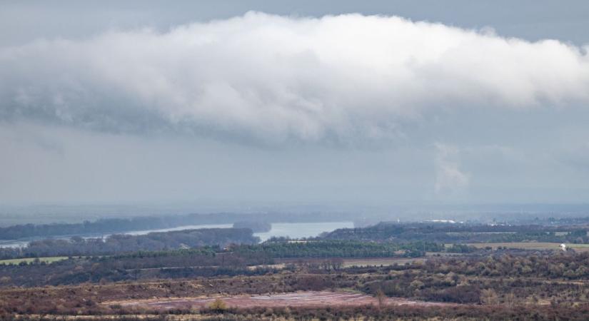 Sűrű köd lepi el Komáromot pénteken, még mindíg érvényben van a figyelmeztetés
