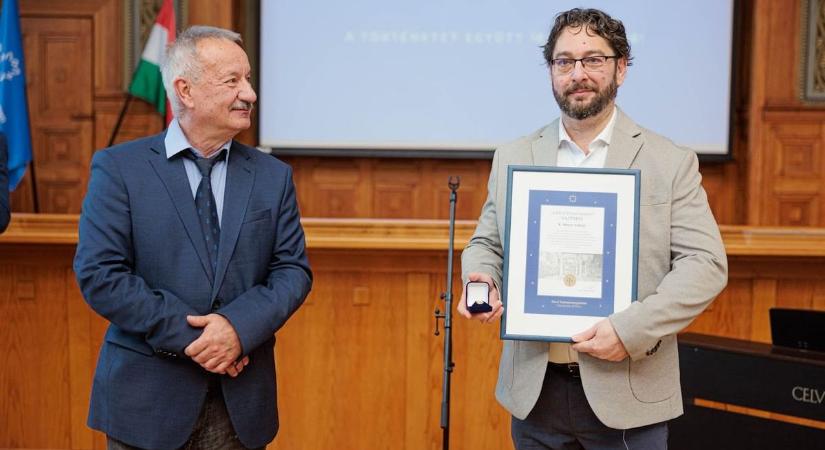 PTE Adventi Sajtószalon: rangos díjat kapott a pécsi sportújságíró