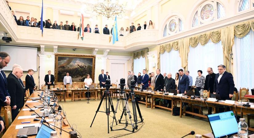 Kiderült a szolnoki közgyűlésen, hogy miért emelkedik az építményadó – galériával