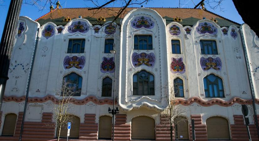 Húsz kilós tömb zuhant le a tetőről, ez indította el a felújítás folyamatát