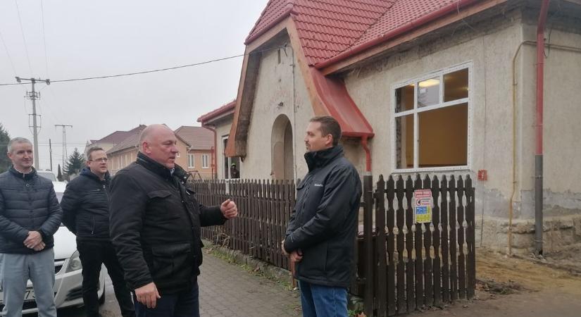 Már nem kell sokáig várni a hevesi község gyermekeinek az első színpadi fellépésre