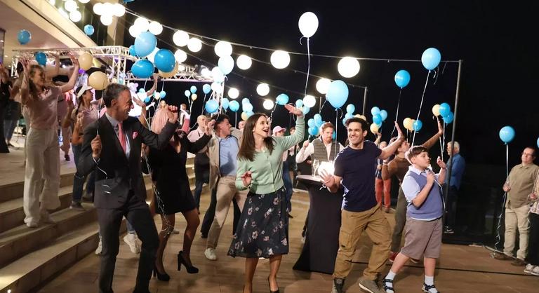 A Legénybúcsút nem kell túl komolyan venni, a film sem veszi komolyan magát