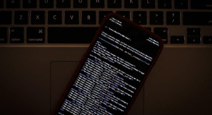 Zárolják a mobilját, majd váltságdíjat követelnek a támadók egy új módszerrel – így kerülheti el a bajt