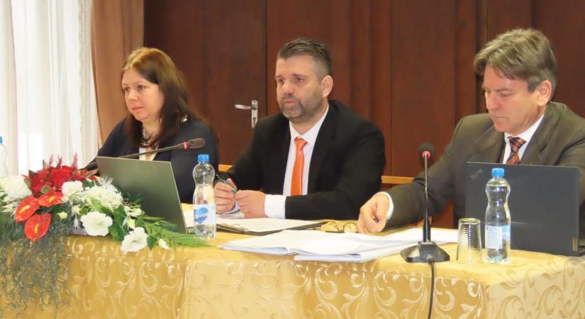 Megszűnik két társulás és egy közkifolyó, ülésezett a csornai képviselő-testület