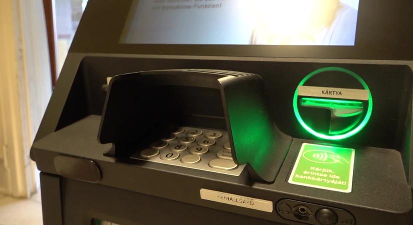 Rosszabbul járhatnak az ügyfelek az új készpénzfelvételi szabályokkal