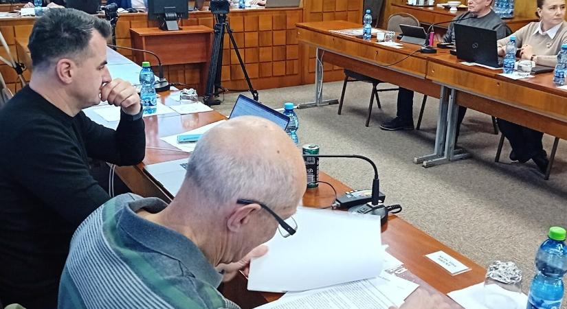 Párkányi önkormányzati ülés: vagy per, vagy megegyezés