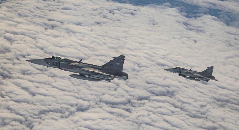 „Az oroszok megmutatták a gép hasát a fegyverekkel, üzenve, hogy nem lenne jó közelebb mennünk” – litvániai bevetésen a magyar Gripenek