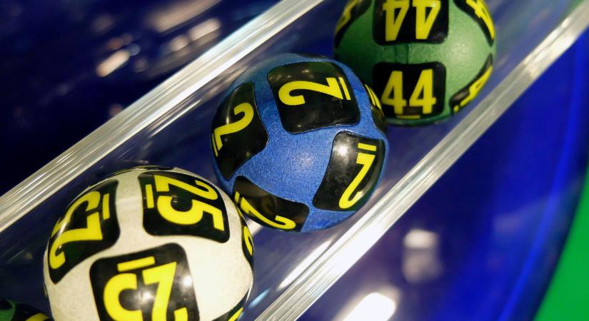 Hatos lottó: 777 millió forint volt a főnyeremény, lehengerlő számokat húztak ki
