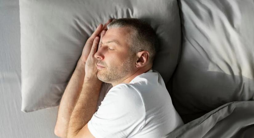 Így alszol? Akár tartós idegkárosodást is okozhat!