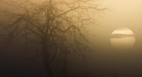 Marad a szürkeség: csak a szerencsések láthatják a napot pénteken