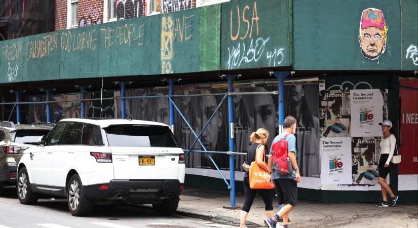 Egy diáklány halála miatt évtizedek óta rengeteg a felállványozott épület New Yorkban, és ez elég nagy gond