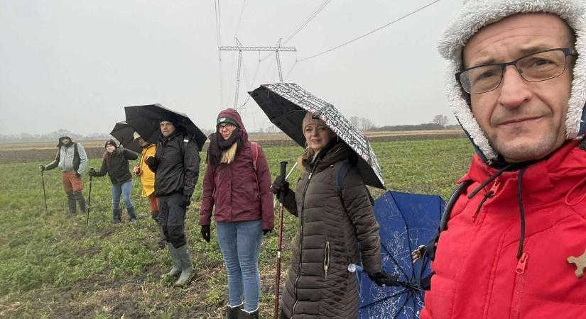 Meteorit Győrnél - Tovább keresik az űrbéli kőzet darabjait a Kisalföldön