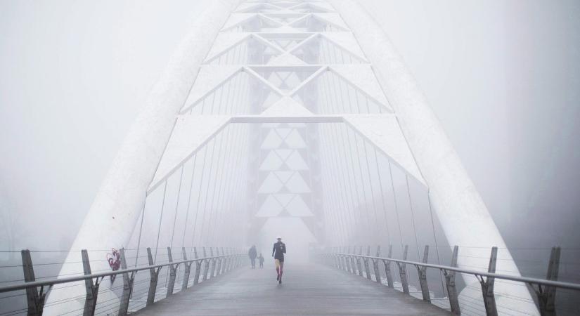 A hidegpárna megfojtja a fél országot péntekre, ezek a vármegyeék lesznek veszélyesek pénteken - Besárgult hazánk térképe