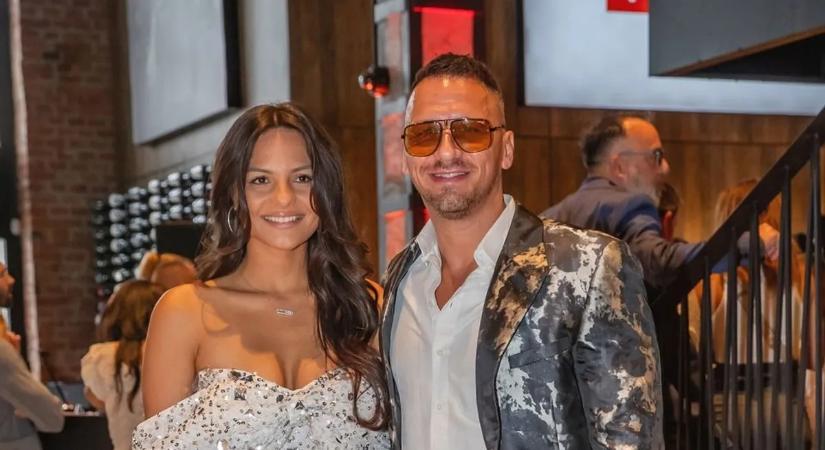 Mint a tökéletes barack, brutális popsit villantott Vastag Csaba felesége