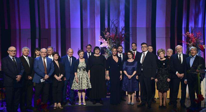 A közmédia legrangosabb díjainak győztesei – A Karinthy-gyűrűt is most adták át, díjat kapott az Ízőrzők is