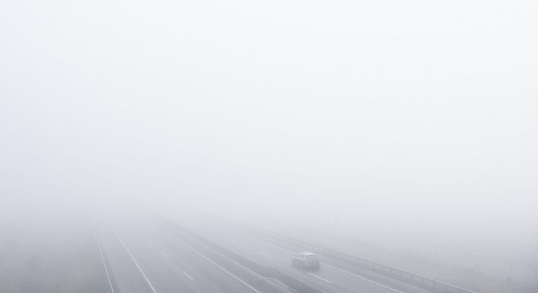 Ismét romlanak a látási viszonyok, a fél országra kiadták a figyelmeztetést