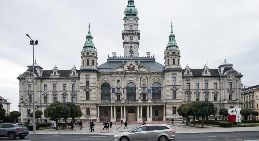 „A szabályokat még a digitális harcosoknak is be kell tartaniuk” – politikai botránnyá fajult a győri parkolásvita