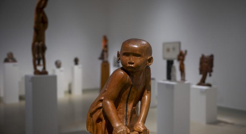 Szárnykészítő – Kő Pál szobrászművész alkotásaiból nyílt kiállítás a Műcsarnokban