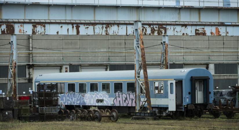 Csúszik a Dunakeszi Járműjavító felszámolása, milliárdokat bukhat Mészáros Lőrinc bankja