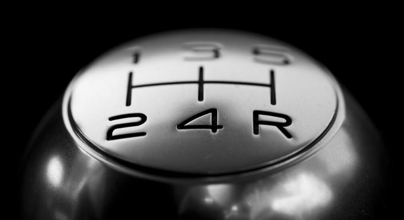 Látványosan csökkent a dízelek iránti érdeklődés, több mint 40%-os növekedéssel az elektromos autók nyerték a novembert