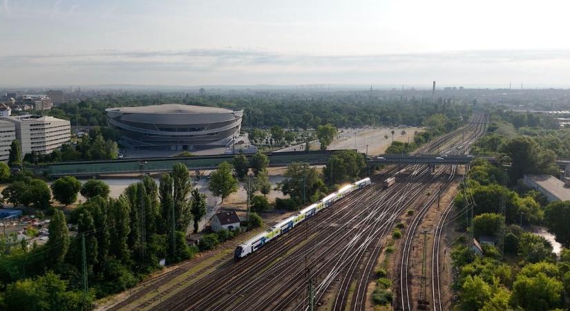 Kínai vonatok áraszthatják el az országot: ez a csúcsmodell érkezhet a MÁV-hoz?