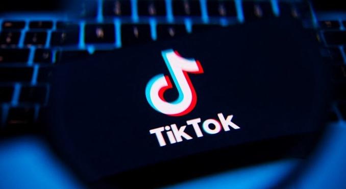 Veszélyes TikTok-trendre figyelmeztet az NMHH