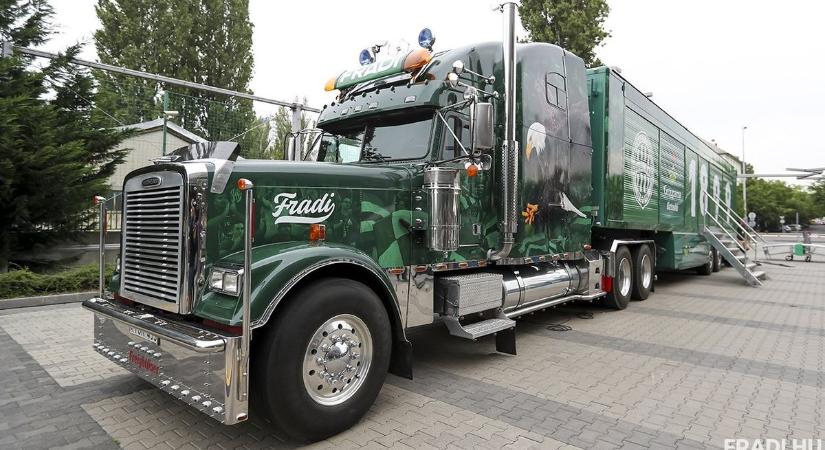 Fénykaravánok, egy zöld kamion és az öröm gyertyájának ragyogása járja át a hétvégét a Jászkunságban