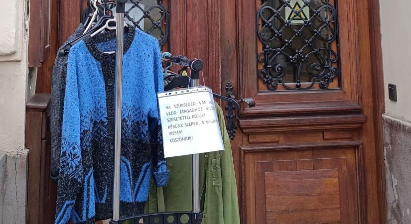 Idén is meleg ruhákkal segít a Móra Ferenc Gimnázium