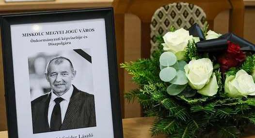 Egészalakos szobrot kap Lehocki-Spider László