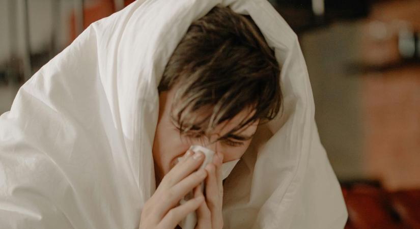 Szuperinfluenza támad a világban: mit lehet tudni róla és miért terjed ilyen gyorsan?