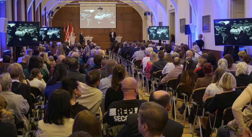 Kapu Tibor is köszöntötte Esztergom „Jó tanuló – jó sportoló” diákjait