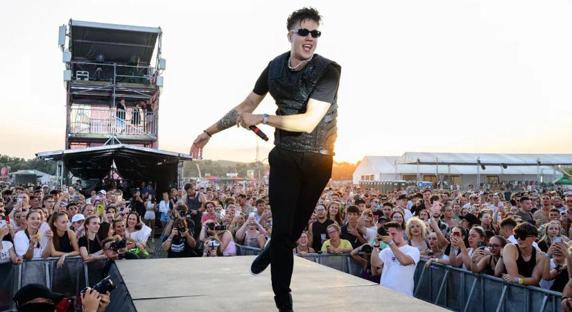 Egy óvatlan mozdulat lebuktatta: T. Danny orra mindenkit felkavart