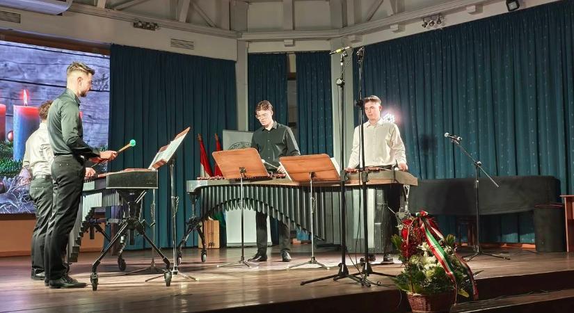 A debreceni SONUS együttes koncertje Beregszászban - A szeretetre hangolódva