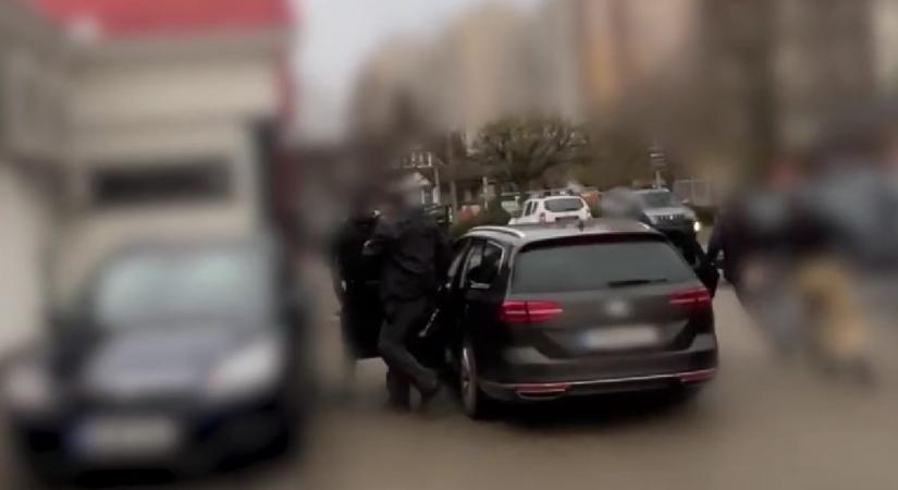 Elfogták a körözési toplistán lévő F. Rajmundot, aki szexuális erőszakot követett el társaival egy kiskorún