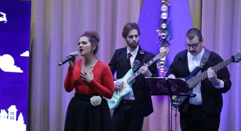 Jótékony és karácsonyi hangulatban