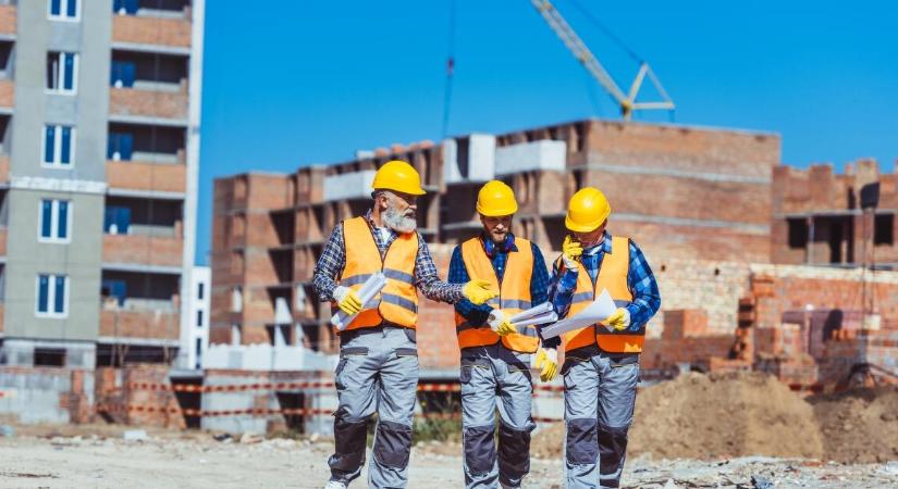 Már szaladhat is a Karmelitába az elismerésért Lázár János