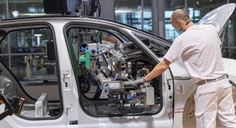 Romló ipari teljesítmény: egyre több ágazat húzza vissza a gazdaságot