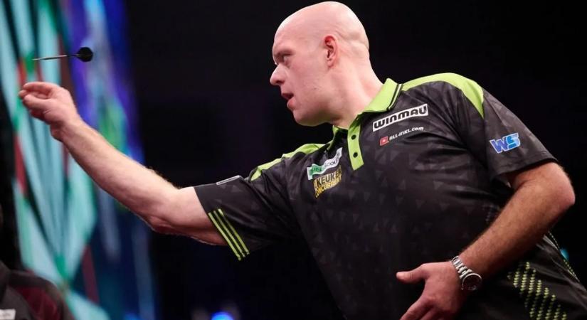 Ez nem szégyen? A háromszoros darts-világbajnok első meccse előtt esett neki a szervezőknek