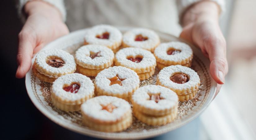 Omlós és ropogós diós linzer: a téli teadélutánok tökéletes aprósüteménye