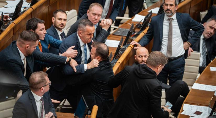 Rács mögé kerülhet, aki megkérdőjelezi a Beneš-dekrétumokat – „Közénk is lövethettek volna”